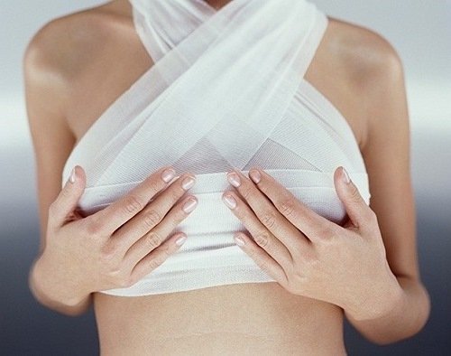 Чому болять груди після маммопластики